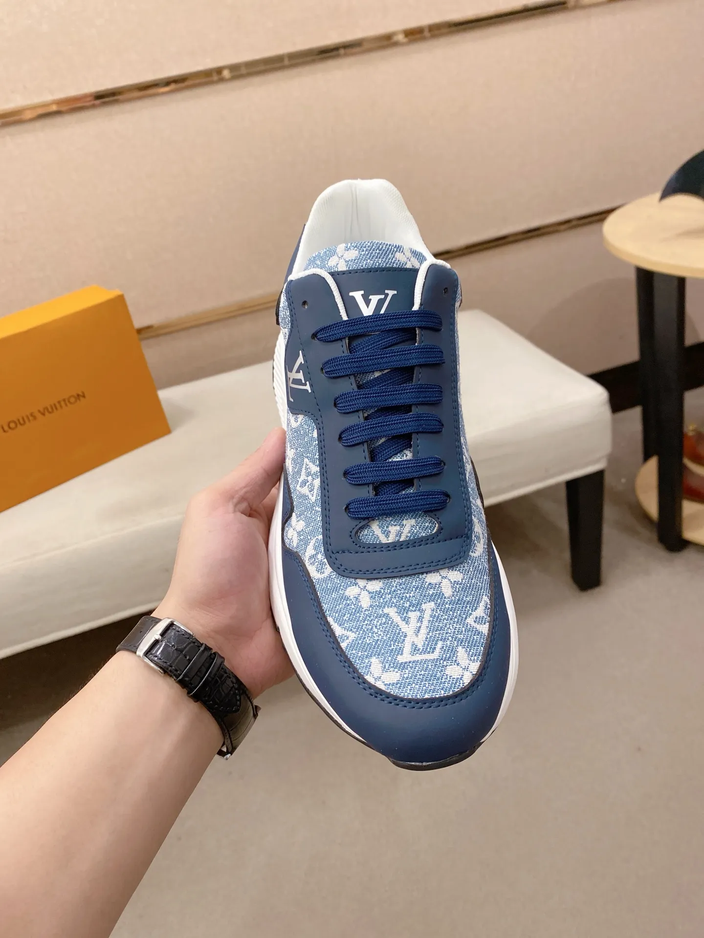 Men's shoes💰 462💰louis vuitton (Louis Vuitton/lv)🔍🔍The new counters are on sale at the same time. The uppers are imported from Italy. ⃣️Re-engraved🇮🇹💪💪, ⚠Sole: The original sole is specially provided by the original factory, the exclusive movable molded sole is super comfortable, ⚠Original and single goods 🔍high quality, you can enter and leave the counter at will, welcome to compare⚠. Code number: 38-44 (45/customized, non-refundable)